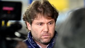 Florin Răducioiu a vorbit din nou despre injecțiile care îi erau administrate când evolua în Italia: „Erau roșii ca sângele! Poate aceste decese au fost influențate de acele produse”