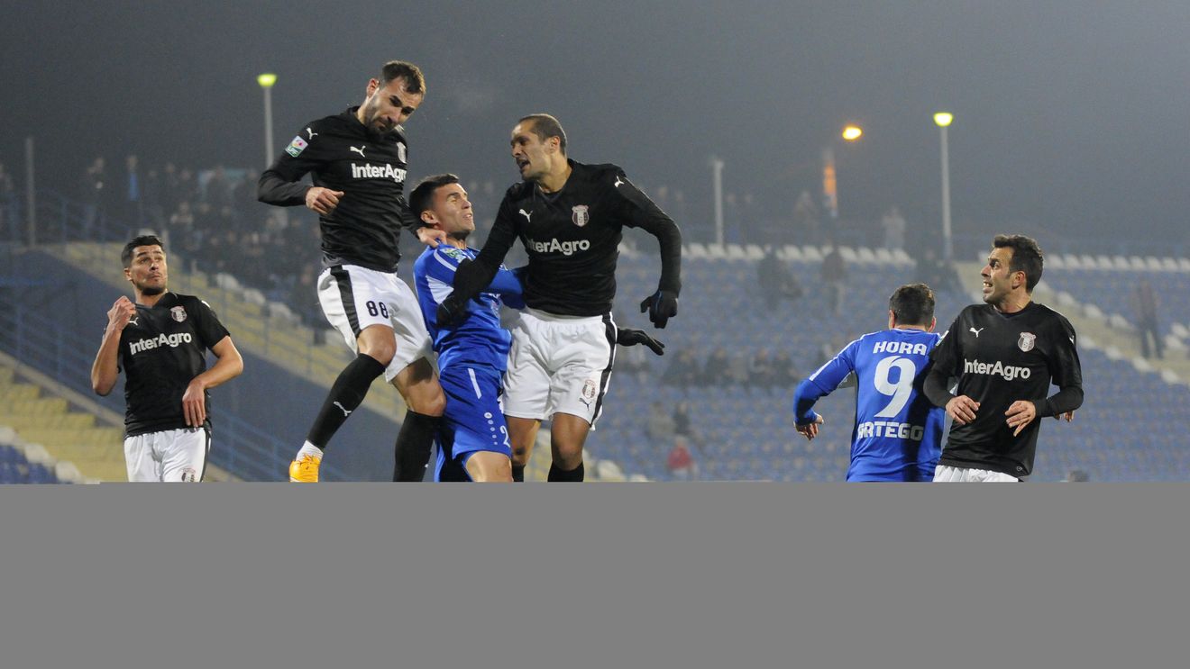 Șumudică rămâne la +1. Astra - Pandurii 0-0. Giurgiuvenii pierd două puncte mari, dar redevin liderii Ligii 1. Colțescu l-a elimiant pe Teixeira, gorjenii au ratat cele mai mari ocazii