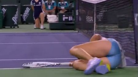 Iga Swiatek, la un pas de o accidentare horror în meciul cu Simona Halep de la Indian Wells! Cum a reacționat „Simo" când și-a văzut adversara prăbușită pe teren | VIDEO