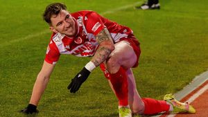 Mihai Rotaru rupe definitiv pactul cu Gigi Becali și face o ofertă-șoc pentru fotbalistul lui Dinamo, dorit și de FCSB! Ce sumă a oferit Universitatea Craiova pentru transferul lui Deian Sorescu