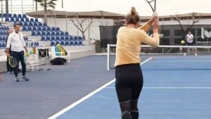 Simona Halep, antrenată de însuși Patrick Mouratoglou la academia francezului! Imaginile care o vor face invidioasă pe Serena Williams | VIDEO