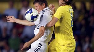 Arsenal îl vrea pe Huntelaar