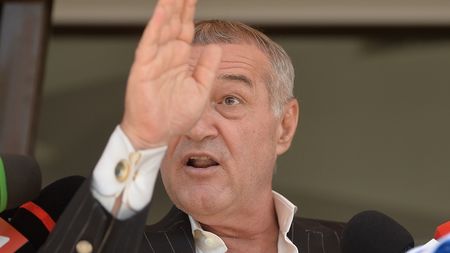 Afară de la FCSB! Gigi Becali, nemilos la pauza meciului cu UTA: 4 fotbaliști, OUT după 45 de minute!