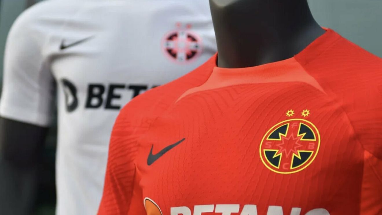 Sfidare maximă la Universitatea Craiova! Un jucător a venit îmbrăcat cu tricoul FCSB-ului în cantonamentul echipei. Cum a reacționat clubul