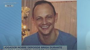 Doliu în lumea fotbalului! Fotbalistul Geovani Biancho a murit la doar 42 de ani, după ce a fost lovit violent cu piciorul în piept de un adversar, în timpul unui meci amical din Brazilia!