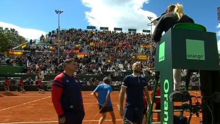 Situație revoltătoare la meciul Spania - România din Cupa Davis! După ce l-a făcut mincinos pe Marius Copil, arbitra de scaun și-a recunoscut greșeala: „Am revăzut punctul împreună!" VIDEO