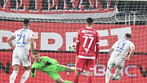 Transferul lui Alexandru Pop la Dinamo e în aer! Clubul care deține 50 la sută din drepturile asupra atacantului face scandal: "Ne iau de proşti"