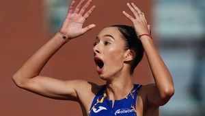 Reacția franțuzoaicei care a pierdut aurul în fața româncei Ștefania Uță la o sutime de secundă!