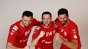 Dinamo, tragere foarte bună în Liga Campionilor! „Dulăii” pot visa la o calificare istorică într-o grupă cu PSG și Veszprem. Adversarele campioanei României și cine transmite la TV