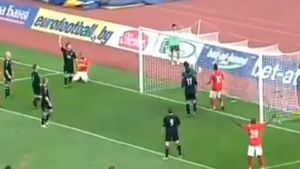 VIDEO **Cea mai mare ratare din istorie! A dat peste de pe linia porții