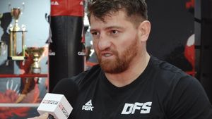 E deja scandal în echipa Faimoșilor, la Survivor All Stars, iar Cătălin Moroșanu e implicat și el în războiul declanșat de frumoasa Roxana Nemeș! Ce se întâmplă în show-ul de la PRO TV, când concurenții nu sunt filmați: „Toți vor asta”