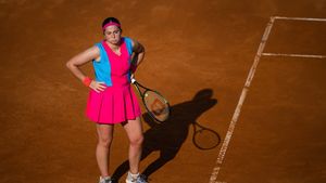 Jelena Ostapenko a făcut din nou circ în timpul unui meci și s-a certat pe teren cu arbitrul Marija Cicak! Cum a amenințat-o jucătoarea letonă după ce a dat un punct în favoarea adversarei | VIDEO