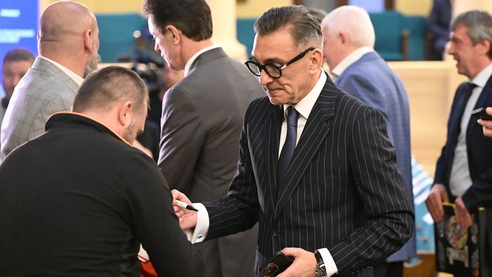 Ilie Dumitrescu, rugat de Gigi Becali, în direct, să-l ajute în campania de transferuri pentru Champions League: „Mai dă şi tu un telefon, mai zi un jucător”