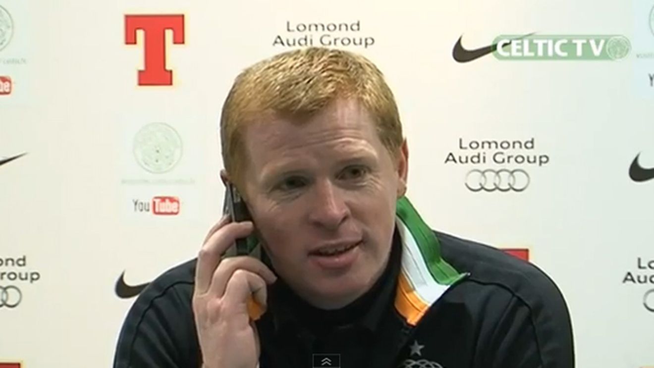 Tehnicianul lui Celtic, moment genial!** VIDEO EPIC - Ce se întâmplă când iPhone-ul sună în conferință, iar la telefon e soția unuia dintre ziariștii prezenți în sală