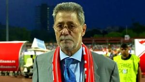 Îngrijorat de starea de sănătate a lui Cornel Dinu, care trăiește în singurătate, Cristi Borcea a insistat până când a reușit să îl scoată din casă. Cât de transformat este „Mister”. FOTO
