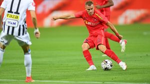 Darius Olaru, explicație fabuloasă pentru cartonașul galben încasat la faza în care FCSB a cerut penalty: „Asta mi-a spus arbitrul!”