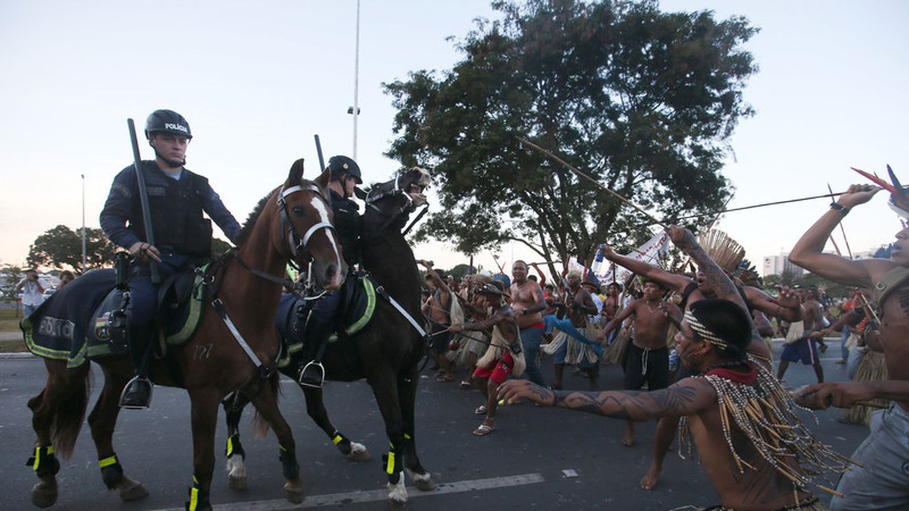 FOTO | Proteste dure în Brasilia, lângă stadionul Mane Garrincha