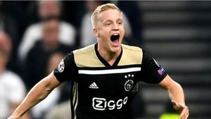 Suma uriașă pe care vrea s-o ofere Real Madrid olandezilor de la Ajax Amsterdam pentru Donny Van de Beek. Când ar putea avea loc transferul