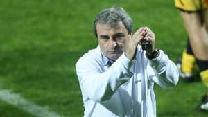 "Așa cum fotbaliștii mai dau pe lângă minge**, arbitrii mai suflă pe lângă fluier"