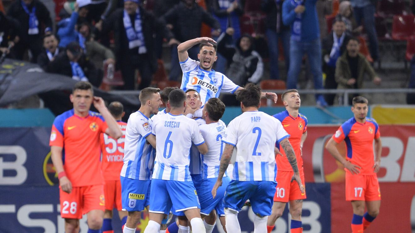 Fotbaliștii lui Laurențiu Reghecampf dau lovitura cu o victorie pe „Ion Oblemenco”! Ce prime încasează jucătorii Universității Craiova dacă o înving pe FCSB