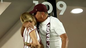 Ce a fermecat-o pe soția lui Dan Șucu la Rapid! Discuția dintre patronul giuleștenilor și partenera sa de viață: „Nu m-am așteptat”