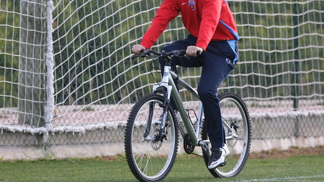 Atac la Adi Ilie! "Trebuie să mergi să vezi jucători, nu dvd-uri!"