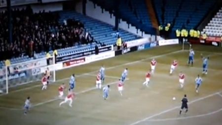 VIDEO Faza săptămânii!** Asta înseamnă să-ți "bagi adversarul cu fundul în poartă"! Nu i-au lăsat să 'respire' până n-au dat gol