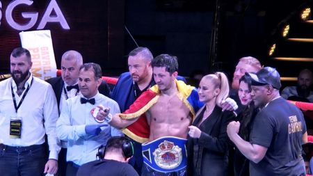 Ronald Gavril a câștigat centura WBF World după ce și-a făcut K.O. adversarul în runda 5!