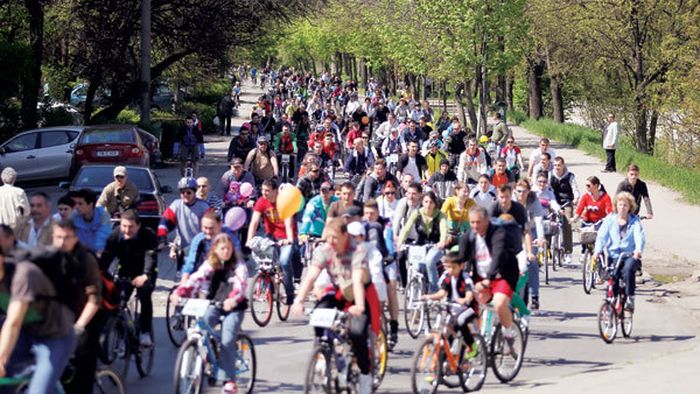 Bicicleta fără vârstă!** La 72 de ani, Marin Cenua este veteranul caravanei "ProSport cu bicicleta la mare"