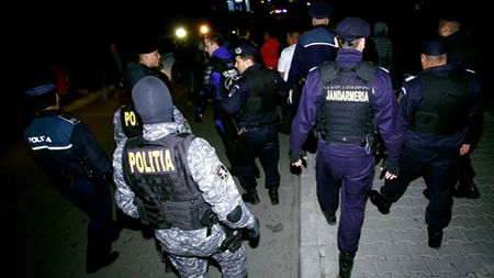 Reacția Jandarmeriei Române după ce a distribuit un pliant cu interzicerea folosirii svasticii în rândul fanilor israelieni veniți la București pentru FCSB - Maccabi Tel-Aviv