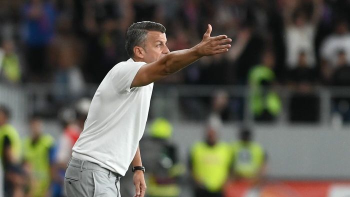 Ovidiu Burcă, gest rar după FCSB - Dinamo 2-1! Antrenorul „câinilor” laudă două vedete ale lui Gigi Becali și trimite „săgeți” către conducerea sa: „E mult mai ușor cu fotbaliști ca ei! Noi trebuie să ne rezolvăm problemele cât mai rapid”