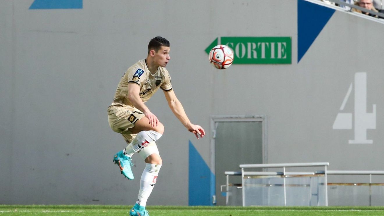 Alex Dobre, la un pas de FCSB! Mijlocașul lui Dijon, neconvocat la echipa națională, ar fi putut ajunge la echipa lui Gigi Becali. De ce a picat transferul