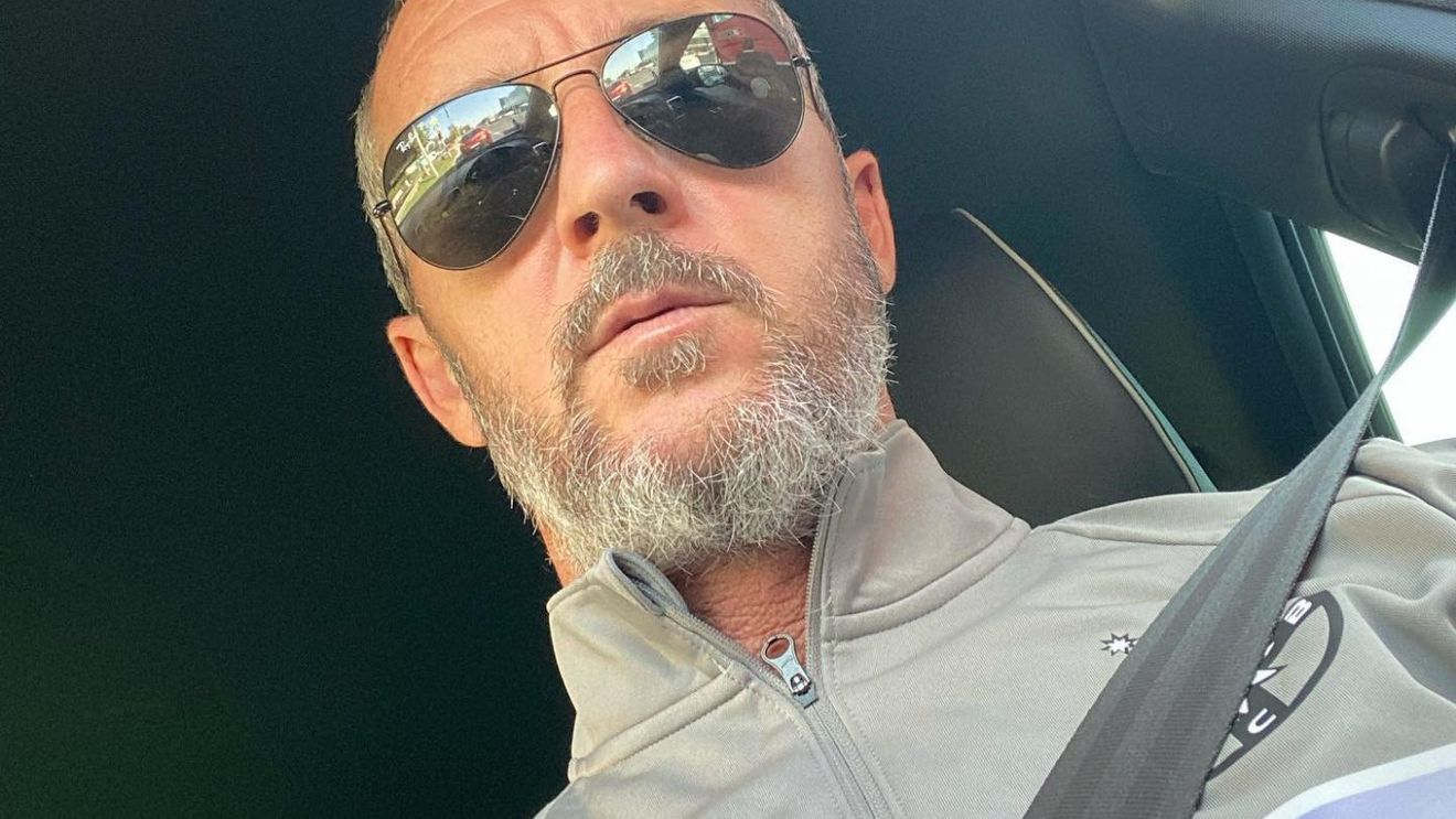 Meme Stoica, prima apariție după ce s-a vindecat de COVID-19. „Cu mașina doar în curte!” Ochelarii l-au dat de gol pe oficialul FCSB |  FOTO