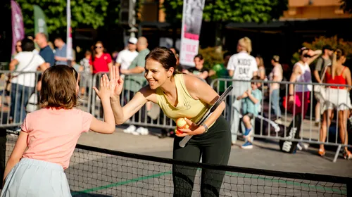 Momente unice pentru copiii pasionați de tenis, la Iași! Raluca Olaru și Andreea Mitu au jucat tenis cu peste 150 de copii, de Kids’ Day