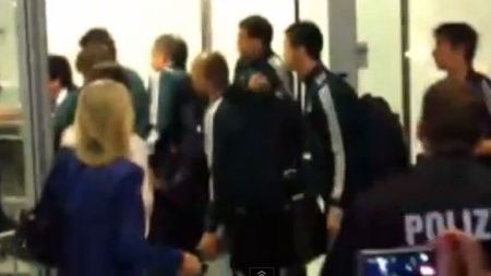 VIDEO: Jose Mourinho, insultat la aeroport de fanii lui Real Madrid!** Imaginile care nu s-au văzut la TV! Ce s-a întâmplat după umilința cu Borussia Dortmund