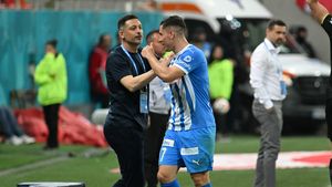 Carlos Mora îl provoacă pe Mirel Rădoi: „Îmi place mai mult ce joc la naţională, sunt mai ofensiv". Costaricanul e aproape de calificarea la CM 2026