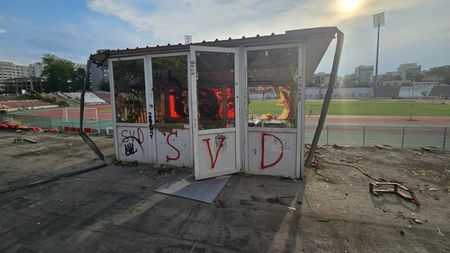 E rost de demolare în „Ștefan cel Mare”. Imagini cu dezmembrările din „Groapă”. Dinamoviștii așteaptă, de la o zi la alta, ca CNI să demareze licitația pentru construcția noului stadion. EXCLUSIV