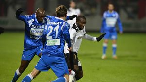 Dezastru pentru un club de tradiție din Liga I!** 13 jucători nu s-au prezentat la reunire. "Ne ducem spre Liga a III-a! Vom lua 7-8 goluri pe meci"