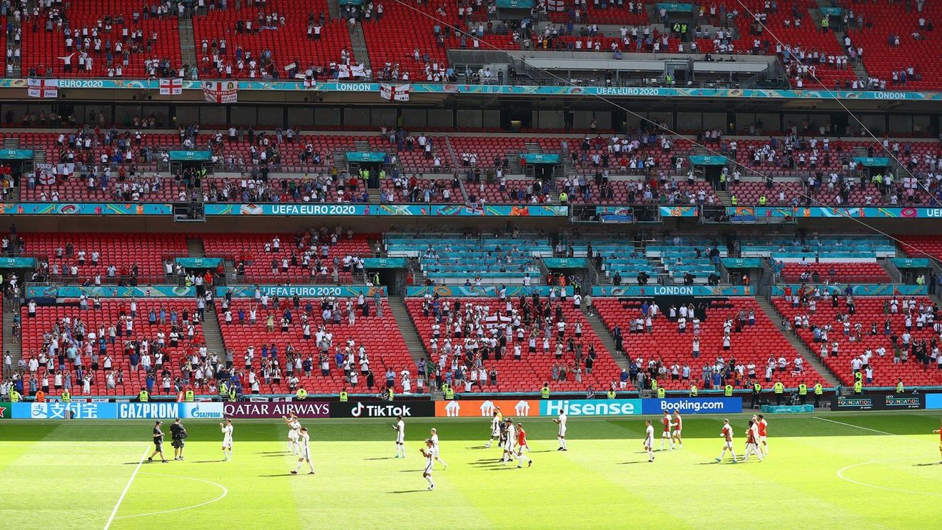 Euro 2020, început de coșmar! Încă un incident grav la turneul final. Un suporter a căzut din tribune: „Nu se mai mișca!”