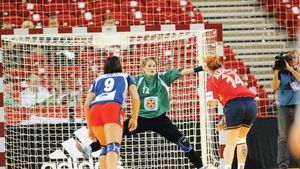 Handbalistele românce, învinse și de Suedia