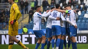 Liderii lui Poli Iași au stabilit obiectivul echipei după victoria clară cu UTA. „Asta îmi doresc eu, chiar dacă antrenorii și conducerea spun altceva”. Mesaj ferm pentru galerie: „Echipa este a lor, nu a noastră”