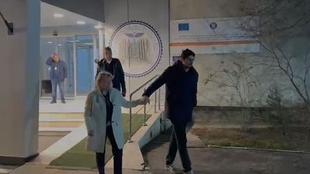 Răzvan Lucescu și-a găsit cu greu cuvintele după ce a ieșit de la Mircea Lucescu. Mama sa, de mână cu nepotul Matei