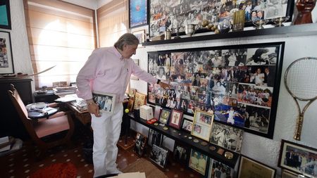 Ilie Năstase | Azi se împlinesc 45 de ani de la momentul ZERO al tenisului mondial. Cum s-a pus punct erei scrisorilor de intenție în sportul alb, omul care l-a sfidat pe "Nasty" și firma care-l îmbrăca pe român