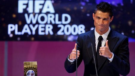 Cristiano Ronaldo, desemnat de FIFA jucătorul anului 2008!