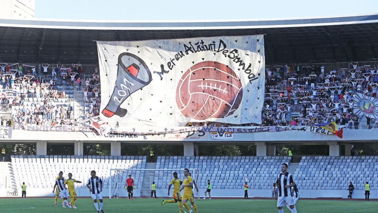 Promoția a umplut peluza