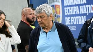 Nimeni, niciodată nu a dezvăluit trăirile lui Mircea Lucescu așa. Răzvan Lucescu a dat cărțile pe față: ce au discutat la telefon, după meciurile României