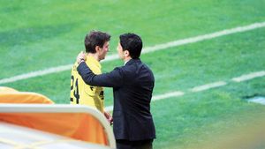 "Surdu era cadavru ambulant, dar l-a resuscitat Răzvan"