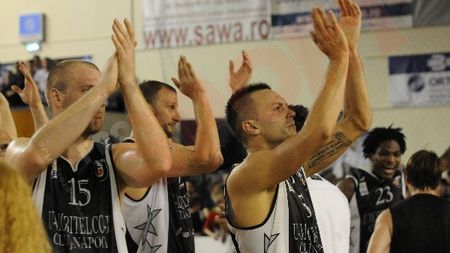 FOTO "U",** la 40 de minute de TITLU!