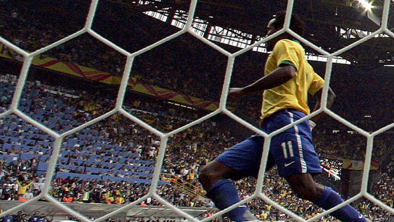 FABULOS! În 1997 juca la Real Madrid, în 2002 finala Ligii, iar în 2006 marca la CM! SUPER mijlocașul care NU VREA să se mai lase a debutat ieri la noua lui echipă: