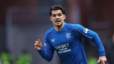 Britanicii îl fac praf pe Philippe Clement pentru că a dezvăluit contractul lui Ianis Hagi. Cum a pus-o pe Rangers într-o poziție ingrată